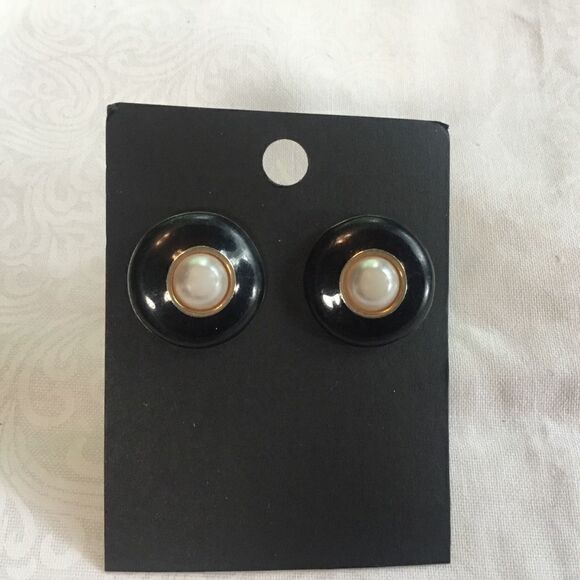 Black and Faux Pearl Pierced Earrings - Picture 2 of 5
